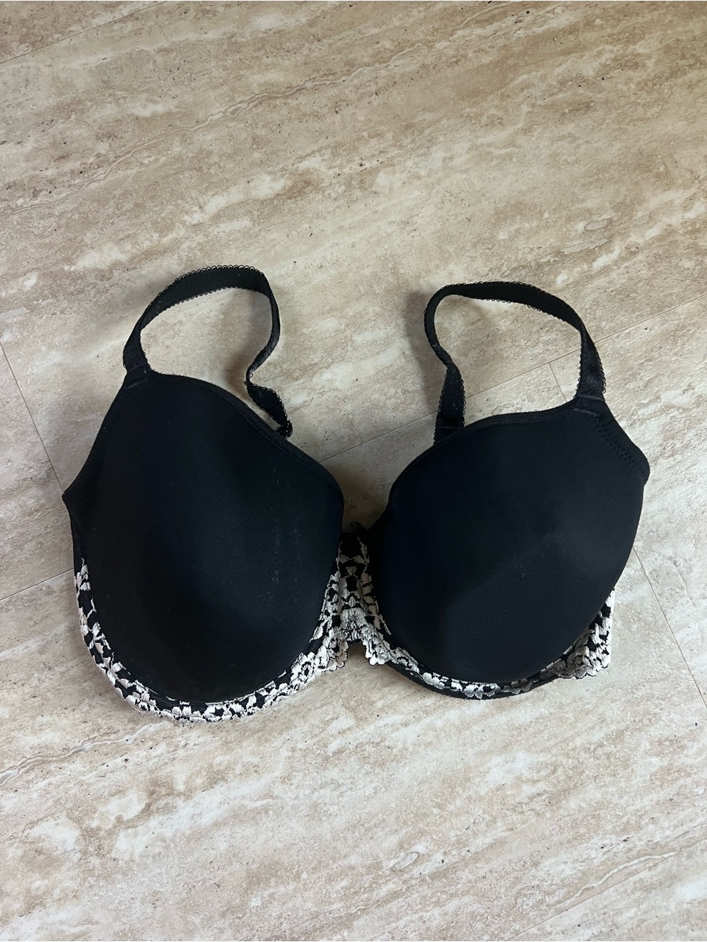 Wacoal Black Women’s Embrace Cream Lace Contour T-Shirt Bra 853191 34G